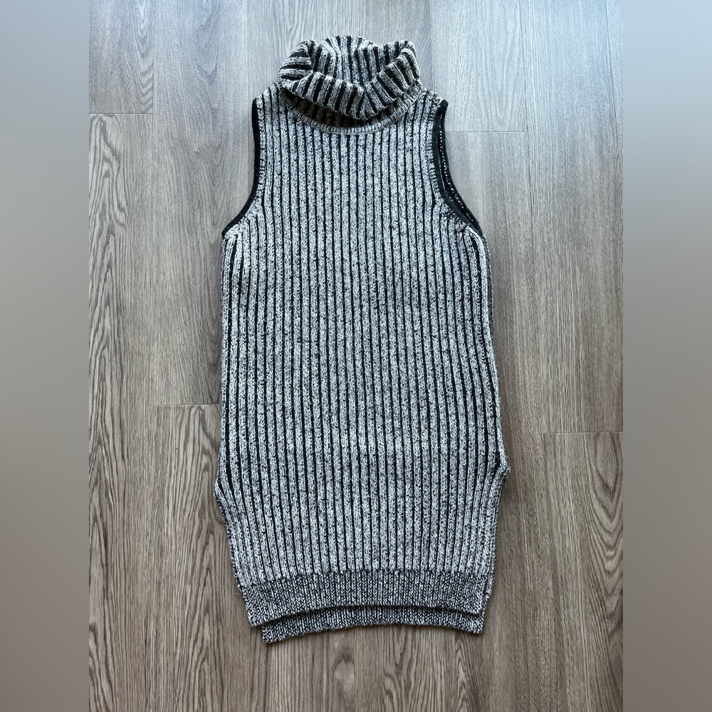 SI-IAE - Wool/ Modal/ Cashmere/ Nylon chunky knit Long Blouse